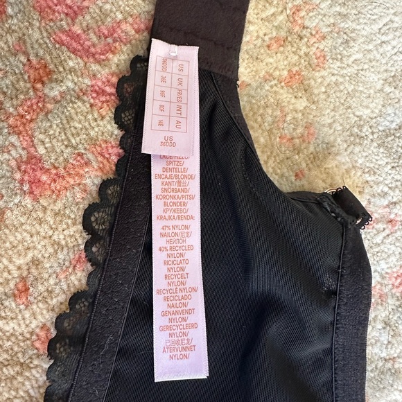 • Savage X Fenty Unlined Lace Bra • - Picture 5 of 5